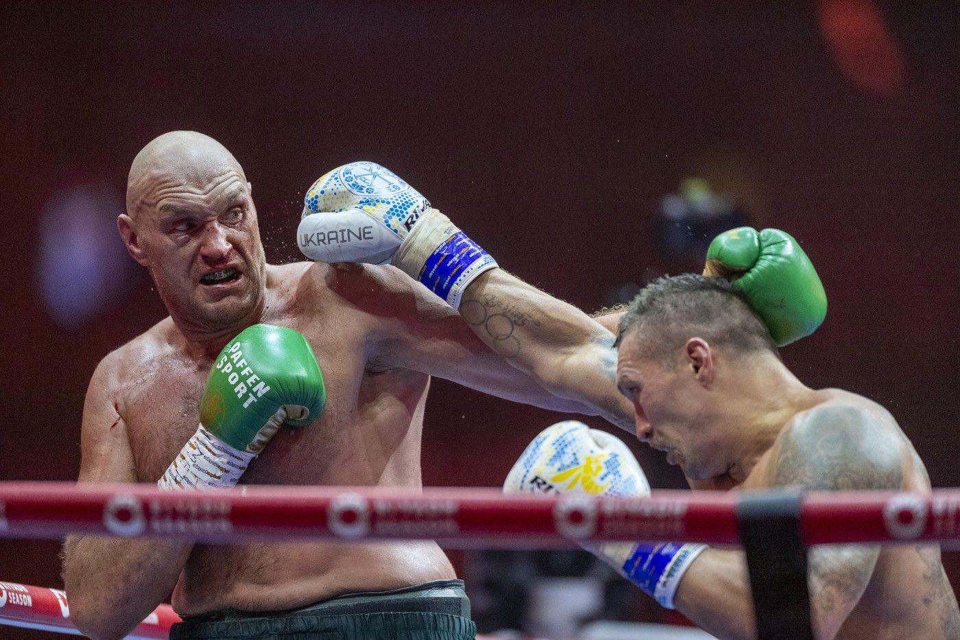 Oleksandr Usyk l-a învins pe Tyson Fury și e campionul absolut la categoria grea! Cum l-a doborât pe adversar