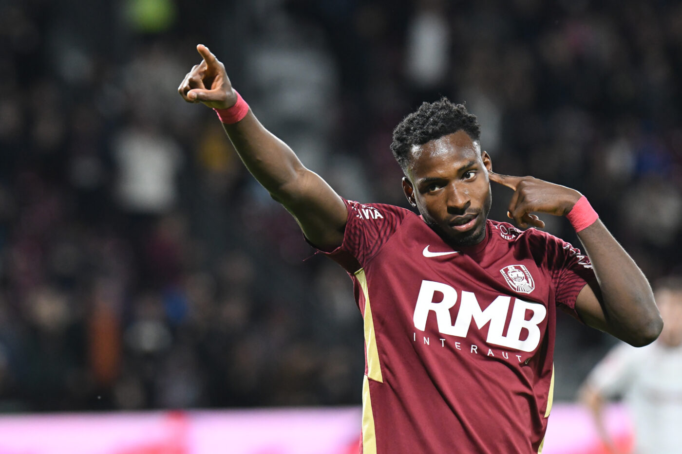 Philip Otele îi strică sărbătoarea de titlu lui FCSB cu un gol magnific din „foarfecă”! Atacantul de la CFR Cluj a sărbătorit chiar în fața peluzei roș-albastre