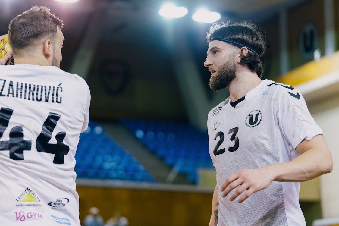Povestea handbalistului ieșit golgheter în Liga Zimbrilor, legitimat la ultima clasată și retrogradat cu 225 de goluri într-un sezon! A contabilizat o treime din reușita celor de la Universitatea Cluj. „Media de 10 goluri pe meci mi-a fost stricată pe final”. SPECIAL