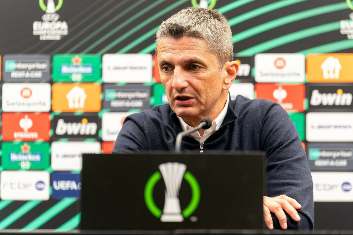 Presa din Grecia e la picioarele lui Răzvan Lucescu, după cele trei victorii fabuloase ale lui PAOK împotriva lui AEK, Olympiakos și Panathinaikos! Reacția jurnaliștilor e categorică: „La gunoi cu toate!”