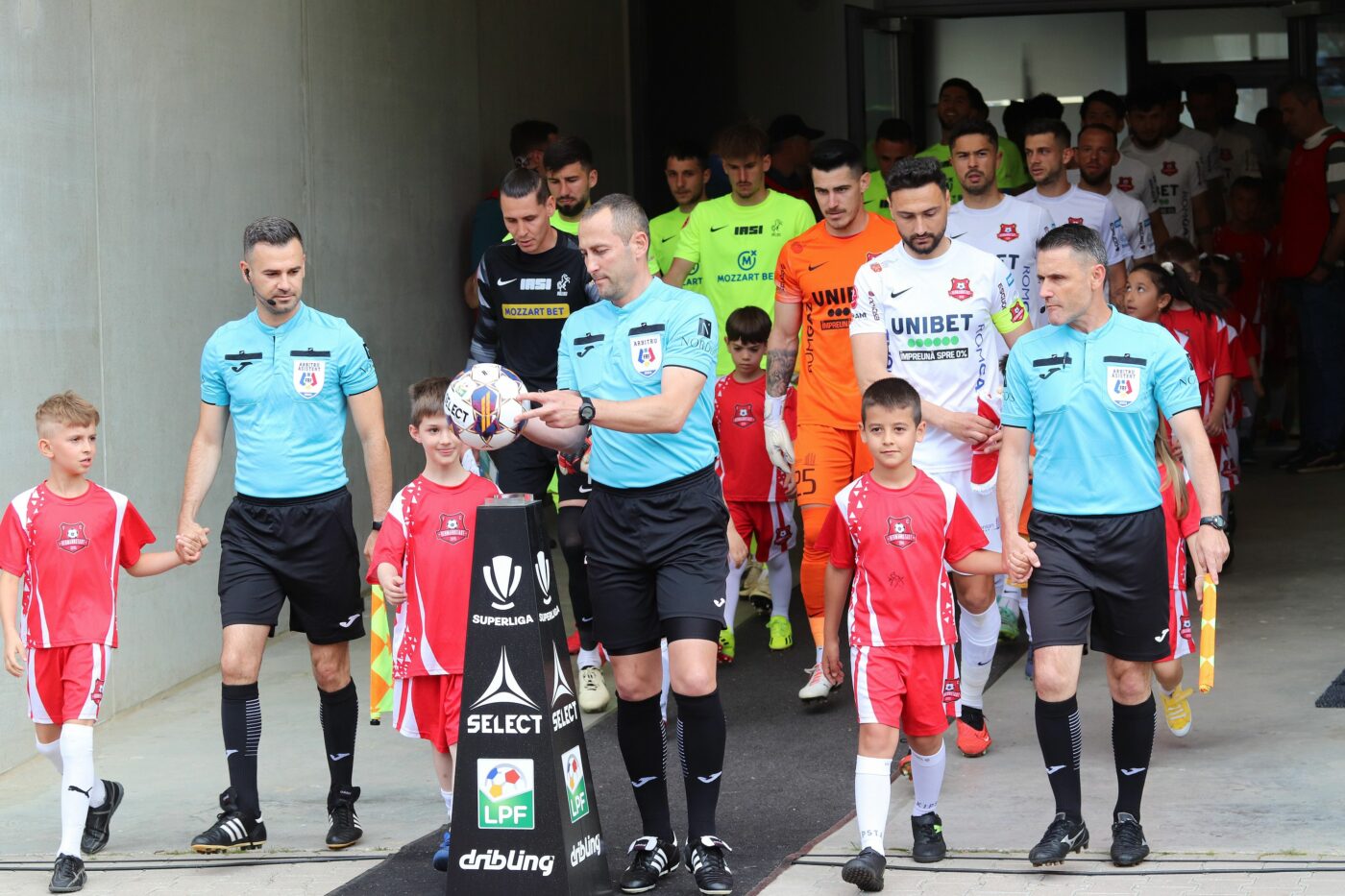 Prima reacție a investitorilor moldoveni, după acuzele de blat de la meciul Hermannstadt – Poli Iași 0-1! Cum se apără după ce fanii gazdelor au acuzat fotbaliștii sibieni că s-au lăsat învinși: „Uitați-vă doar la asta!”. EXCLUSIV