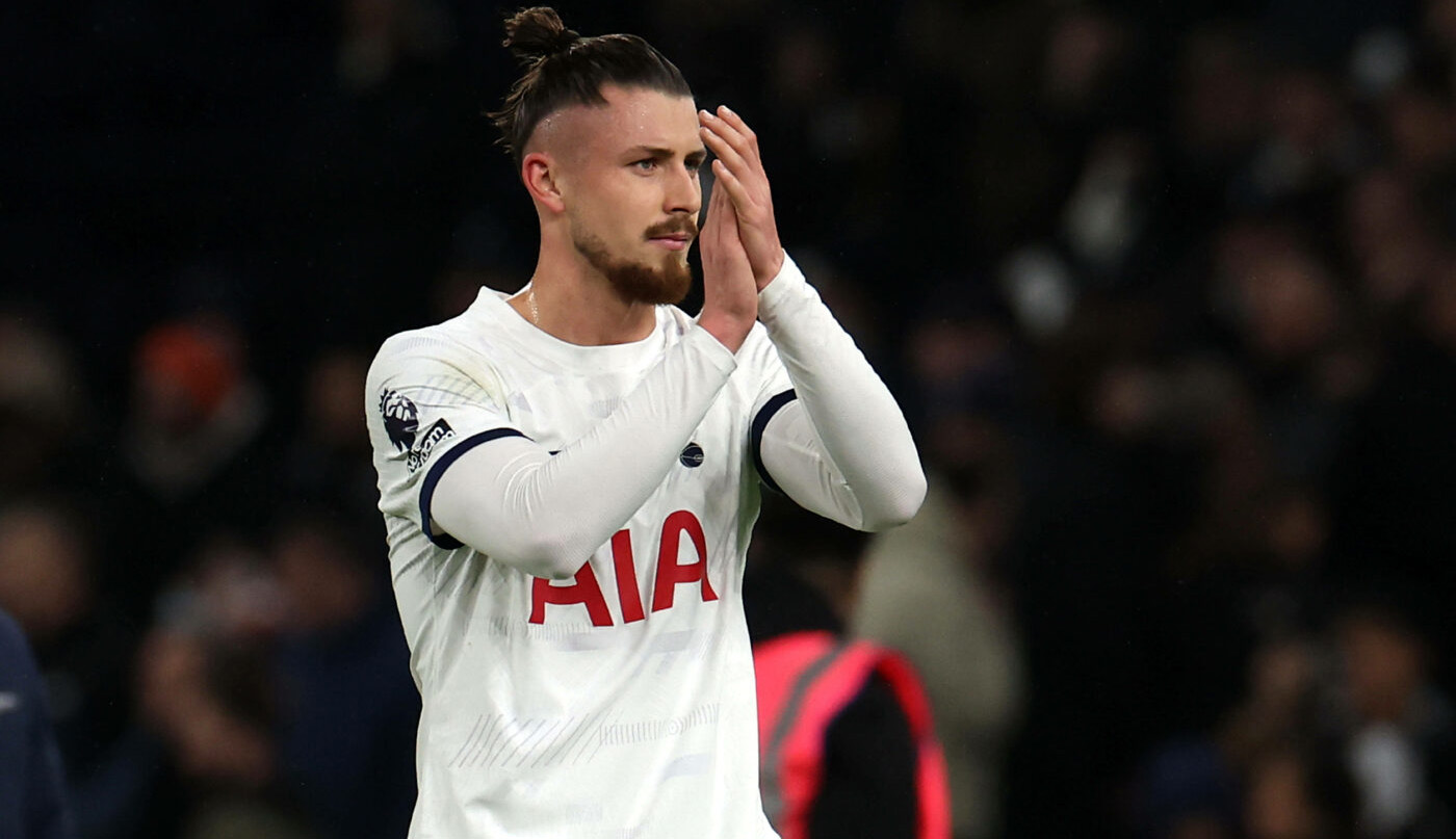 Radu Drăgușin trăiește o dramă la Tottenham și e la un pas să plece! Presa din Anglia trage concluzia: „Rigiditatea tactică a lui Postecoglou și faptul că nu vrea să lucreze fazele fixe sunt motivele ei!”