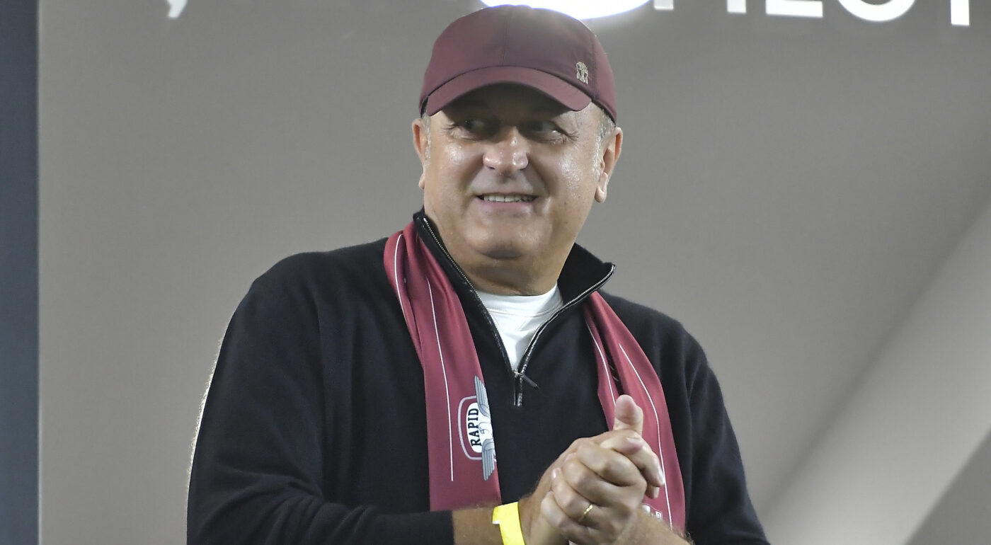 The Sun anunță că legendarul antrenor e la un pas să semneze cu Rapid București! Lovitura lui Dan Șucu a ajuns în ziarele din Anglia: „E aproape de o revenire uimitoare în fotbal”