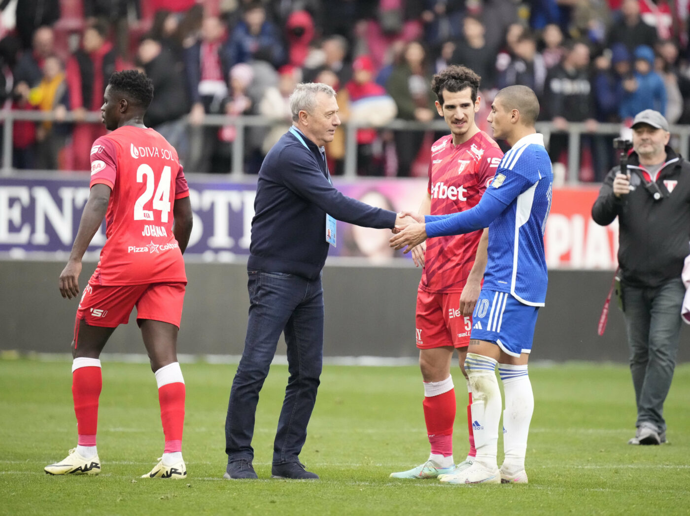 UTA Arad – FC U Craiova Live Video Online în etapa 8 a play-out-ului din Superliga, ora 18:00. Echipele probabile. Duel de totul sau nimic pentru oltenii lui Mititelu