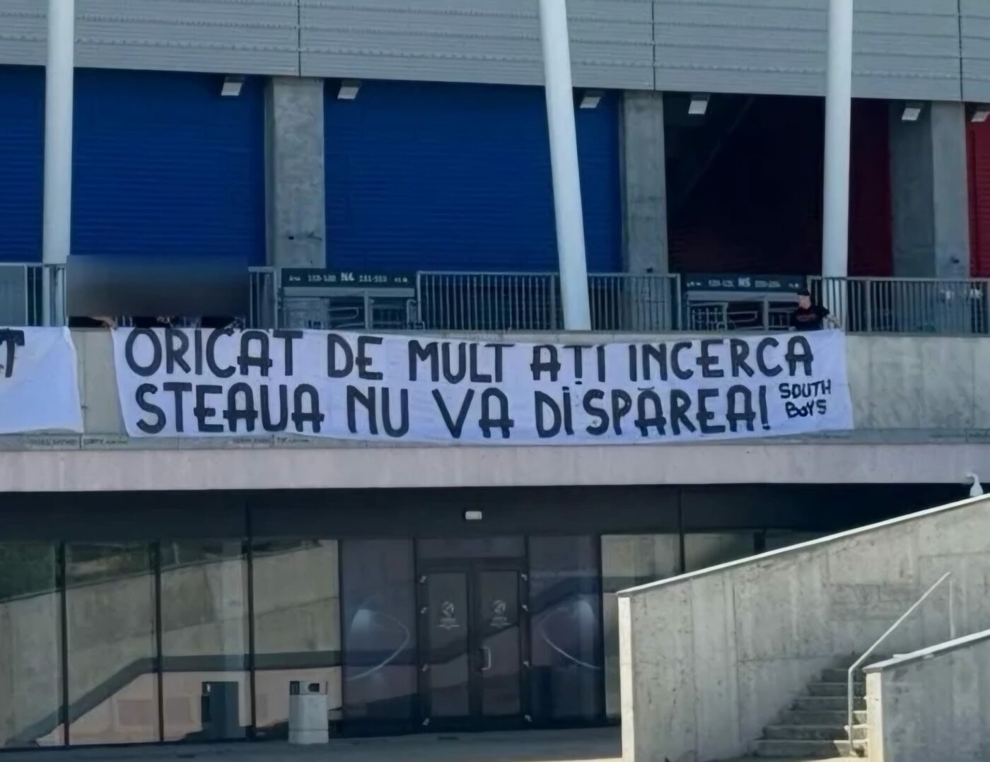 Ultrașii CSA Steaua nu l-au uitat pe Gigi Becali. Ce au putut să afișeze în ziua în care FCSB se încoronează campioana României: „Pomană la Palat”