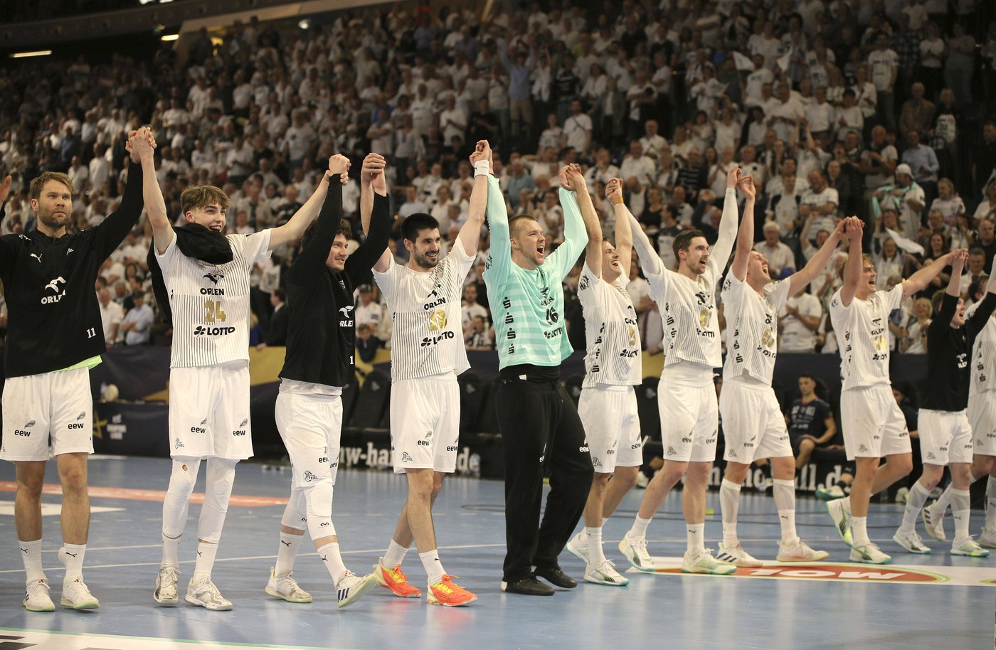 Un fost campion al lui Dinamo, eroul unei calificări miraculoase în Liga Campionilor care a uimit tot mapamondul. De la agonie la extaz! Povestea unui meci intrat direct în istorie: „N-am mai trăit așa ceva”. SPECIAL