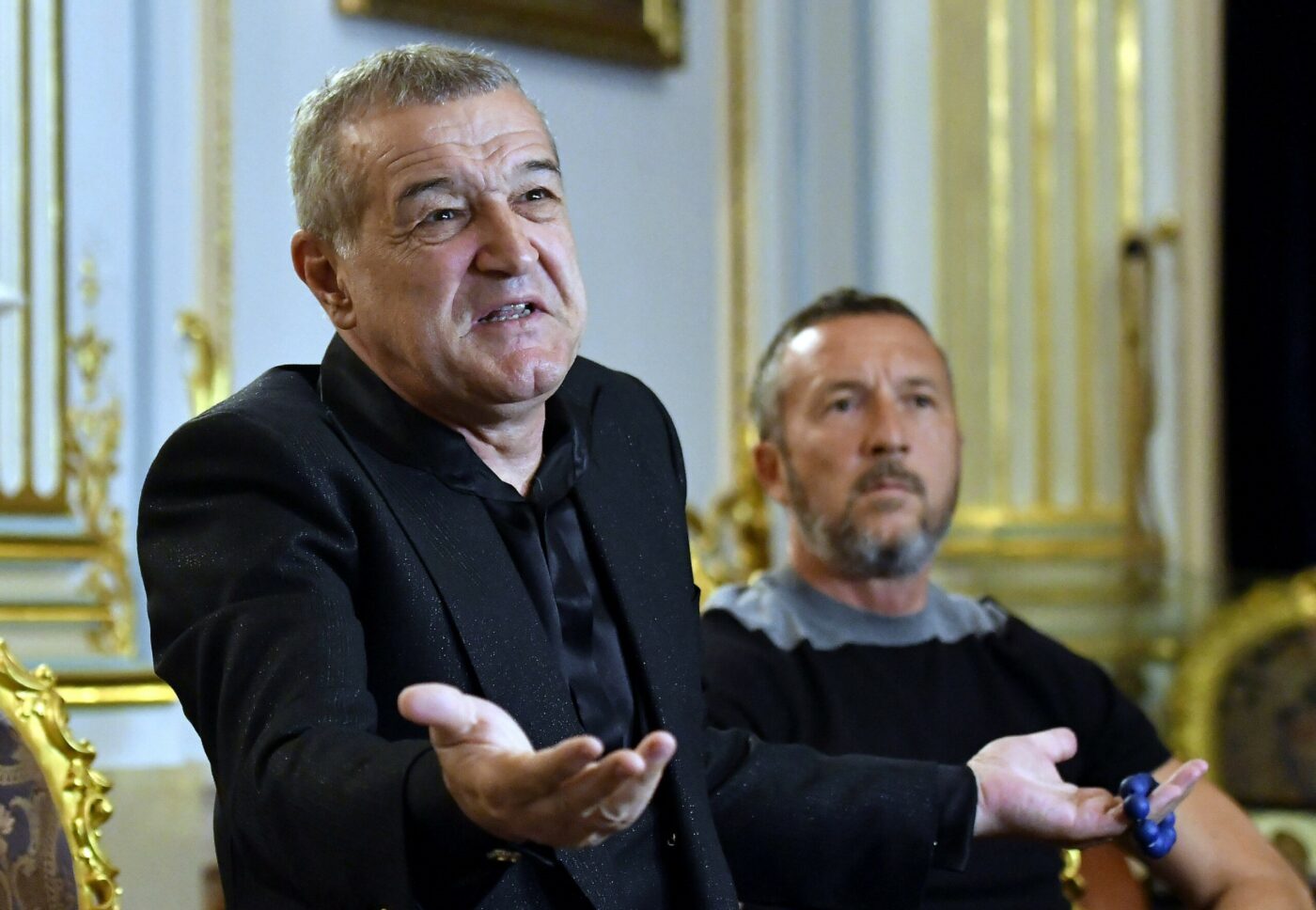 Gigi Becali a făcut o gafă cu transferul lui Alex Chipciu și Meme Stoica încearcă să acopere eroarea patronului FCSB! „E jucător sub contract”