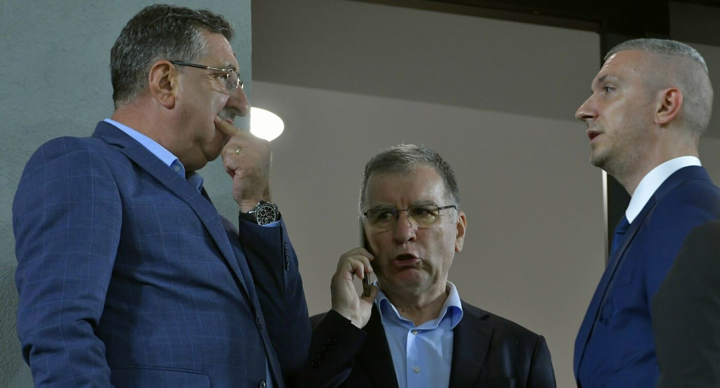 Imnul FCSB pe care l-a compus Vali Argăseală. A recitat prima strofă și l-a lăsat mască pe Meme Stoica: „Om sensibil! Impresionant”
