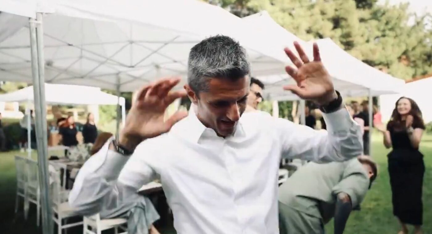 Maneaua lui Ionuț Cercel l-a „corupt” și pe rafinatul Răzvan Lucescu, care a dansat de mama focului, cu trofeul în mâini, pe ritmurile melodiei „Made in România”, după ce a luat titlul cu PAOK! VIDEO