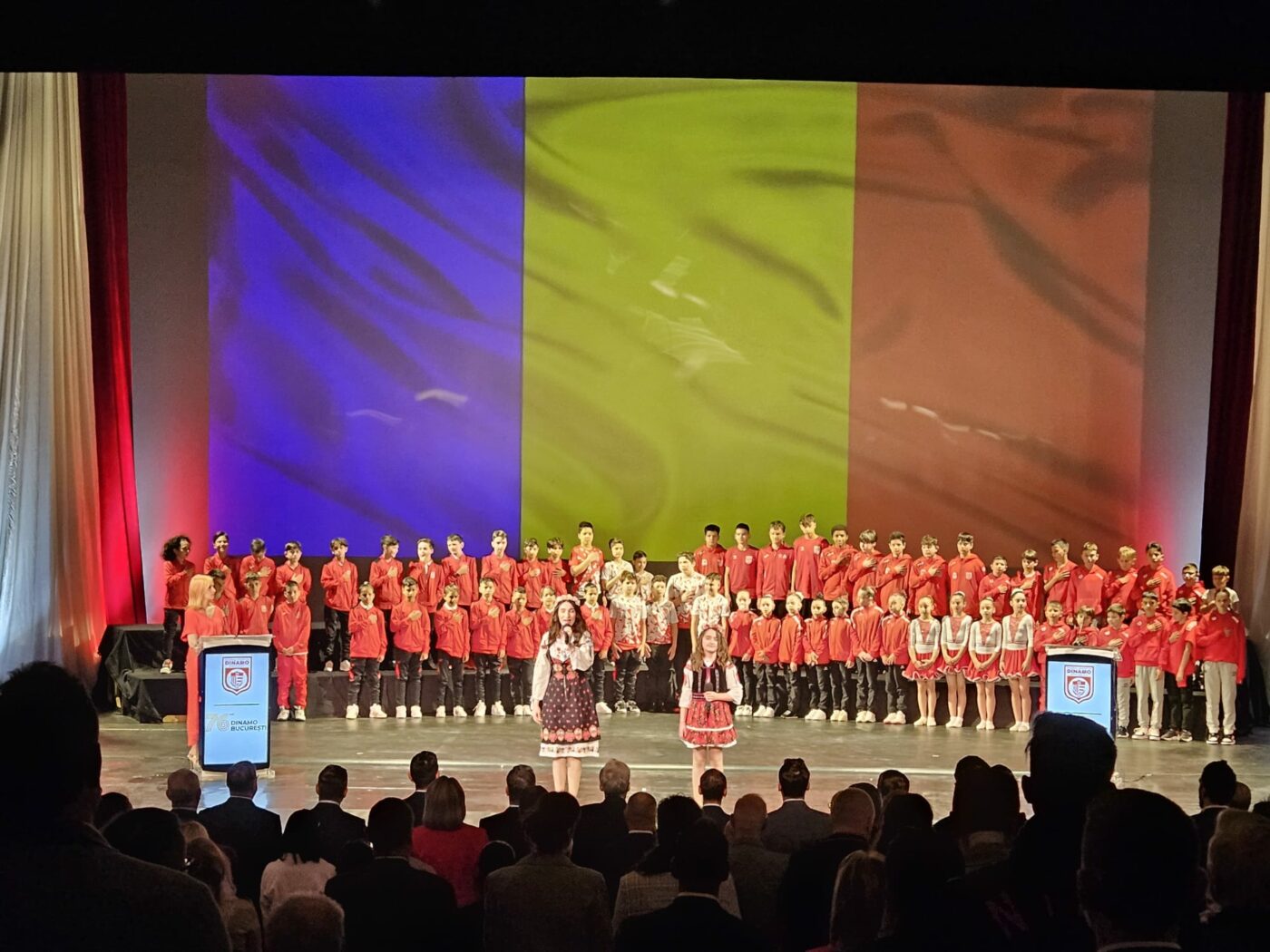 Dinamo, eveniment de la gală la Opera Națională. Gloriile clubului, actuali sportivi și personalități au sărbătorit cel mai galonat club din sportul românesc. Anunțul ministrului Cătălin Predoiu în legătură cu noua arenă din „Ștefan cel Mare”. FOTO