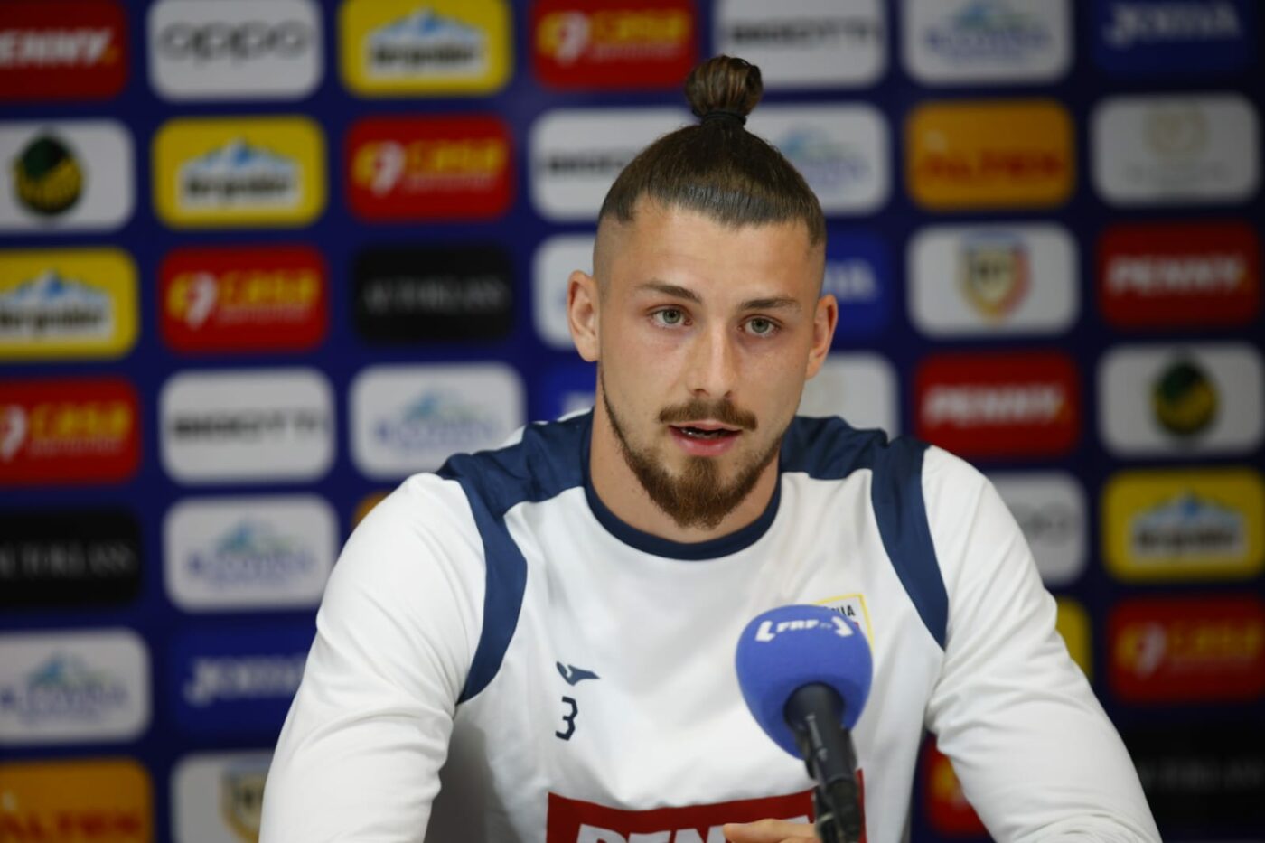 Radu Drăgușin în conferință de presă LIVE la EURO 2024 din Germania: „Trebuie să fim echilibrați, nici să nu ne aruncăm, dar nici să avem o abordare foarte moale”. VIDEO
