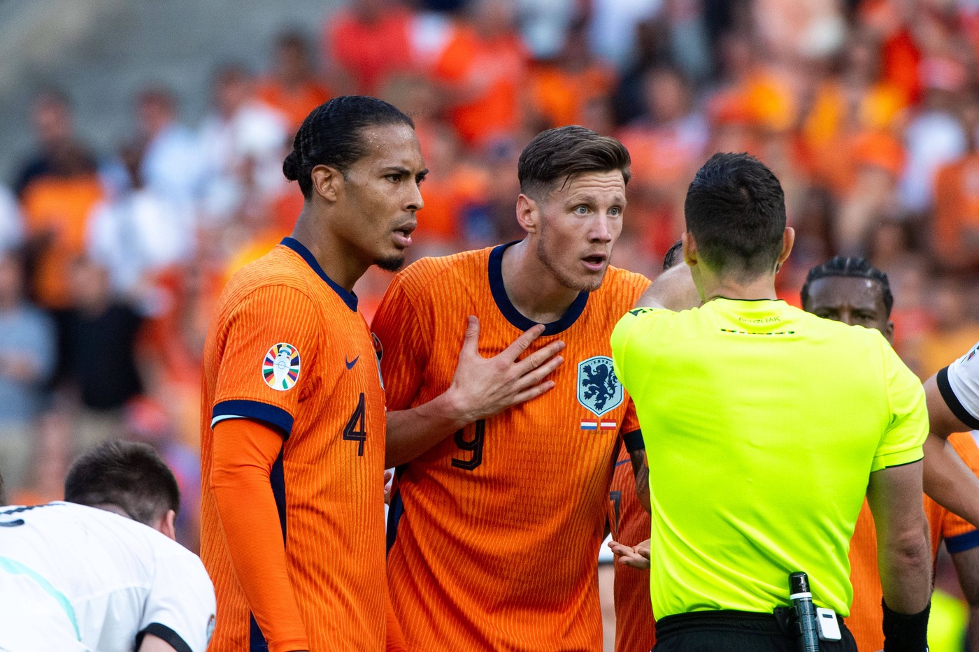 A explodat vestiarul Olandei înainte de meciul cu România! Tensiuni uriașe între vedetele lui Koeman, iar Van Dijk a răbufnit: „Au scos săbiile”