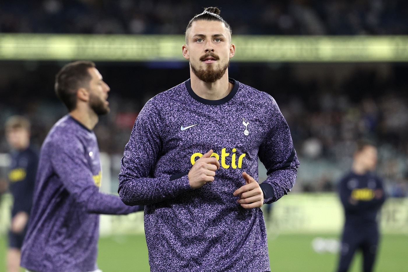 Ange Postecoglou e gata să vândă orice doar să nu fie obligat să îl cedeze pe Radu Drăgușin pentru a face rost de bani pentru transferuri! A dat afară 8 fotbaliști dintr-o lovitură