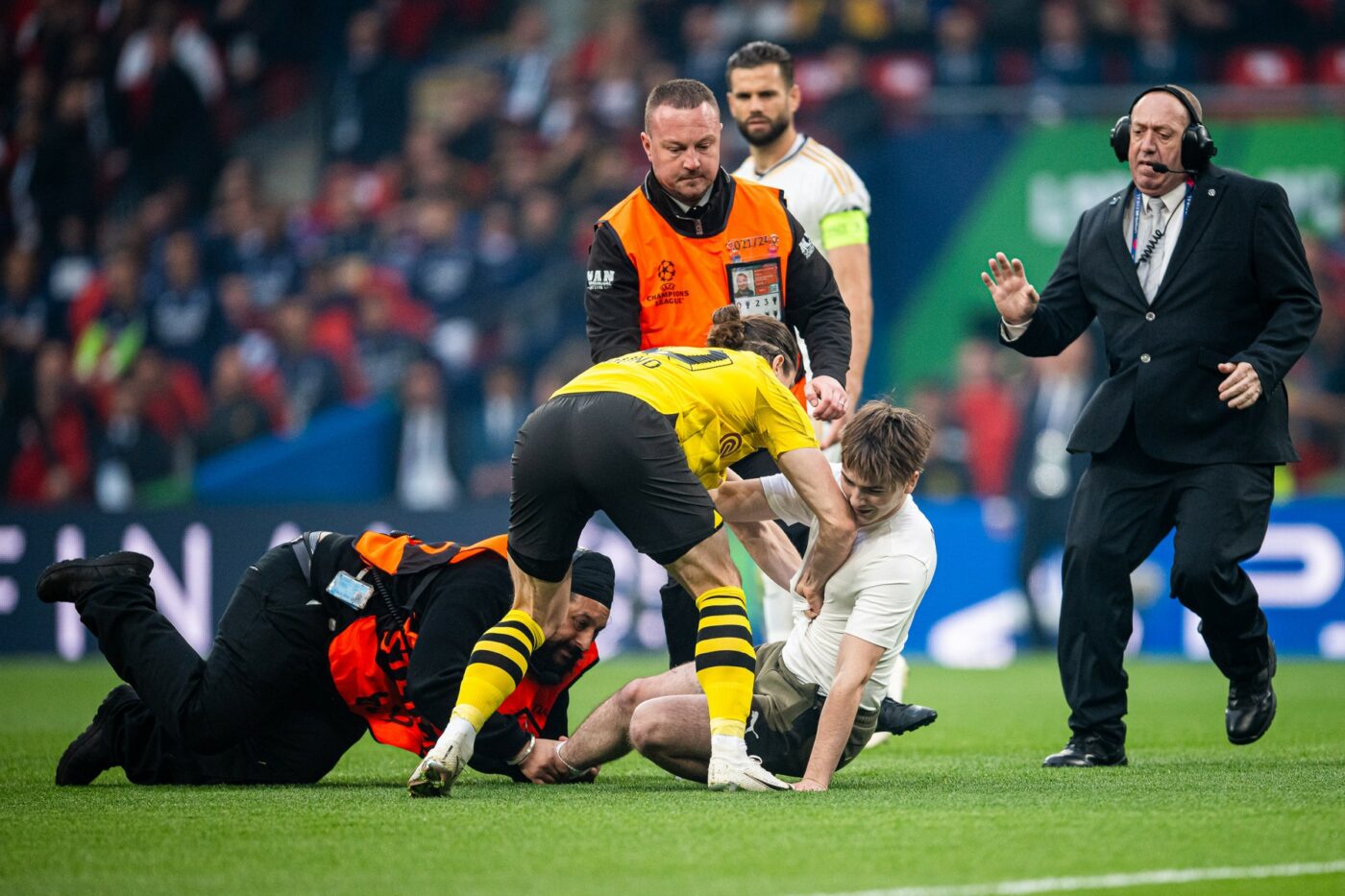 Au răbufnit în direct după gafa serii de la finala Champions League dintre Borussia Dortmund și Real Madrid! „Ce rușine! E dezastru”