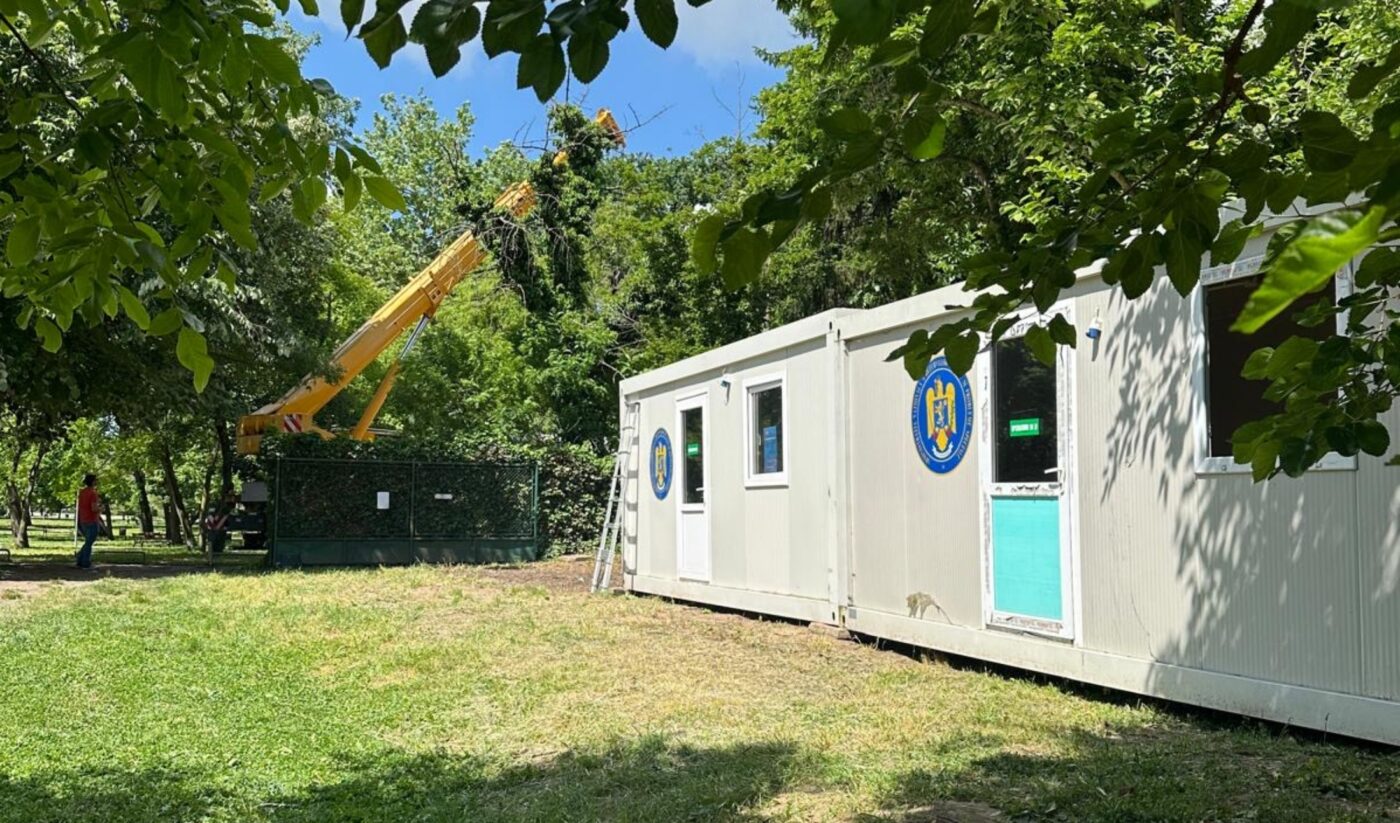 Canotorii timișoreni au ajuns să se schimbe în containere de fier. Își așteaptă baza, după ce primarul Timișoarei a demolat-o pe cea originală