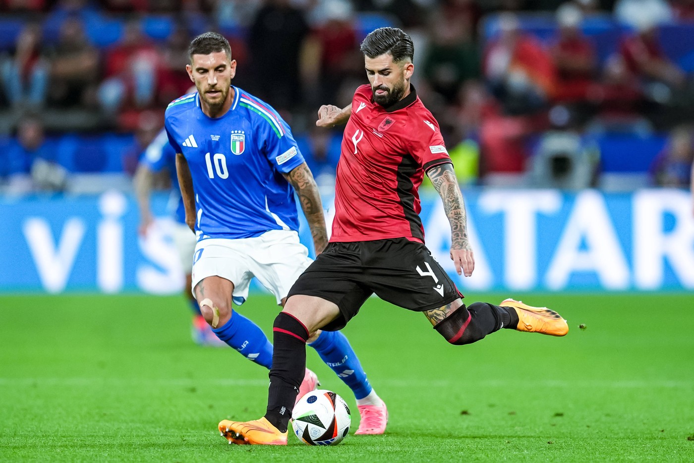 Ce nu s-a văzut la TV după ce UEFA a cenzurat, în direct, imaginile de la Italia – Albania! Secvențele interzise au ieșit la iveală