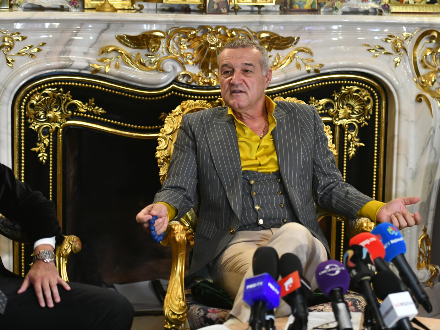 Ce scuză i-a găsit Gigi Becali milionarului care își pusese onoarea la bătaie că nu îi va vinde fotbalistul și care apoi a acceptat oferta FCSB fără să ezite
