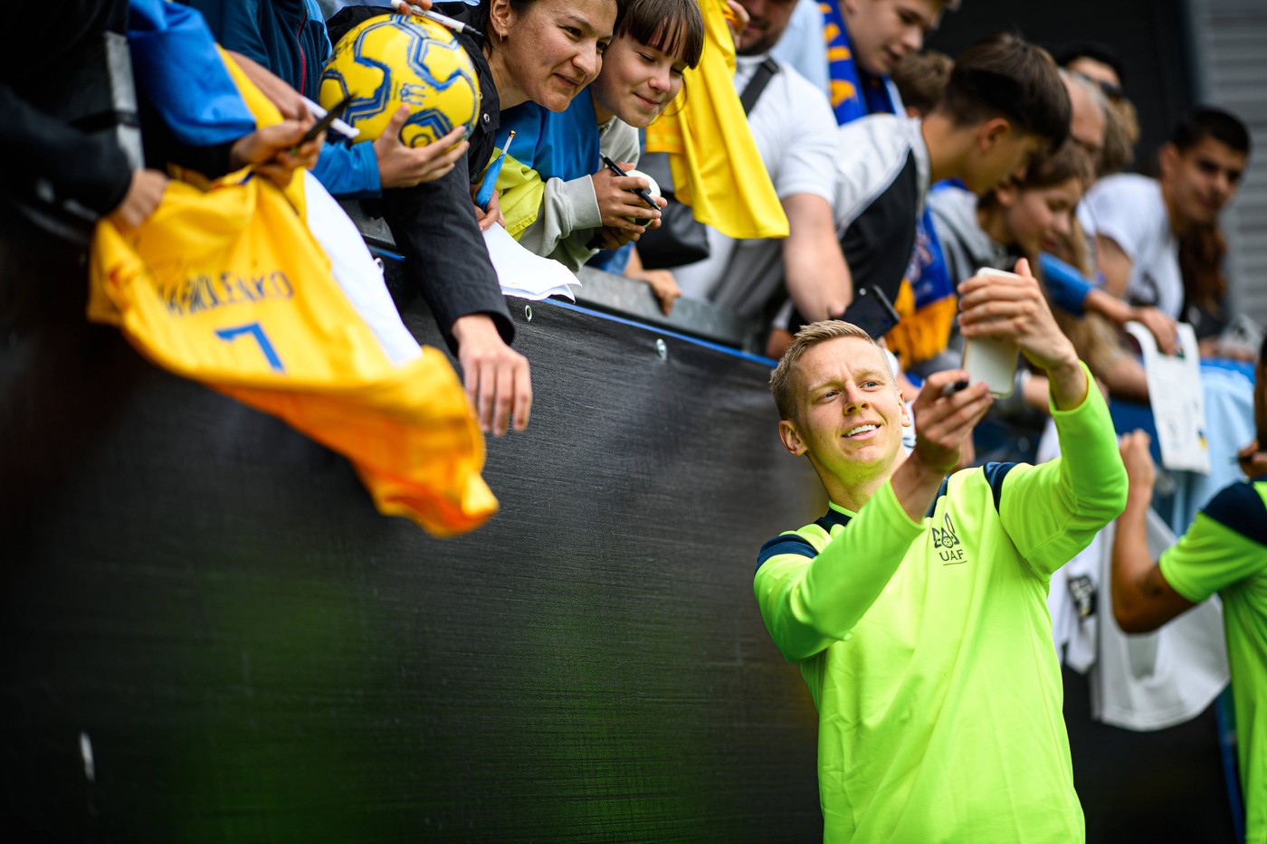 Cine este Oleksandr Zinchenko, fotbalistul vedetă al naționalei Ucrainei, adversara României în primul meci din grupa E de la EURO 2024! Liderul fanilor lui Arsenal din România a tras concluzia pentru ProSport: „Un adevărat pericol!”
