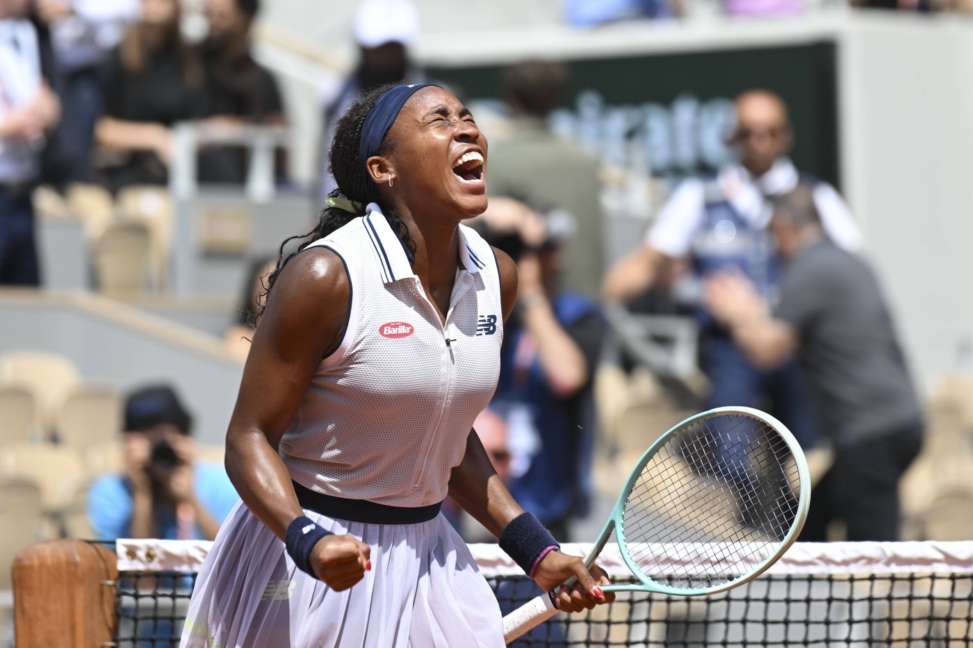 Coco Gauff a avut parte de o atmosferă ostilă în sferturile Roland Garros, dar a găsit puterea să glumească: „La asta mă gândeam când eram în baia de la vestiare!”