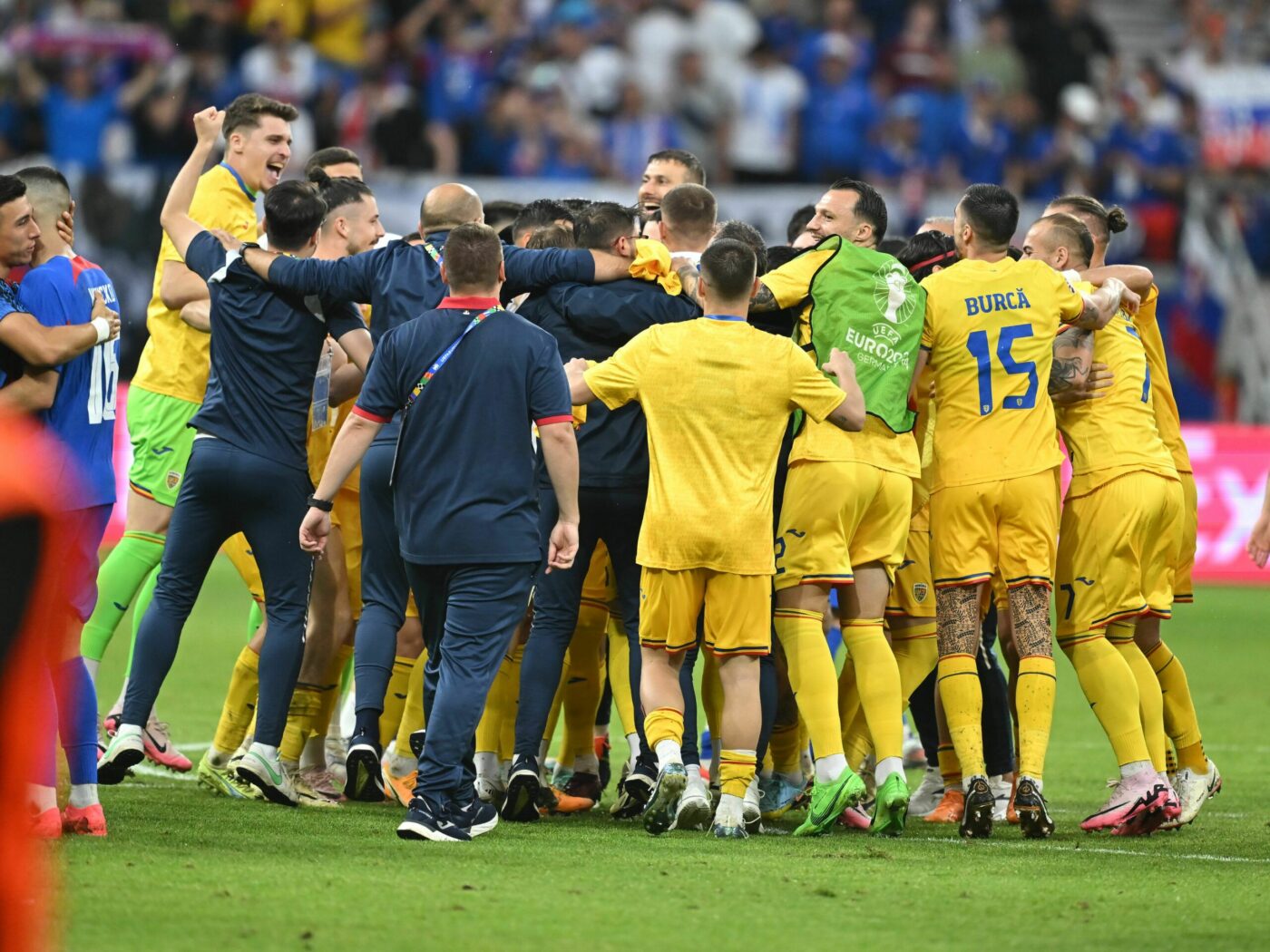 „Cu mânile pe tricolor”, imnul lui Mihai Pocorschi pentru echipa națională a României