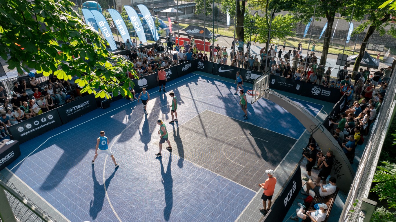De la pucul de hochei, la mingea de baschet: Distracție pe teren și în afara lui la Sport Arena Streetball Brașov