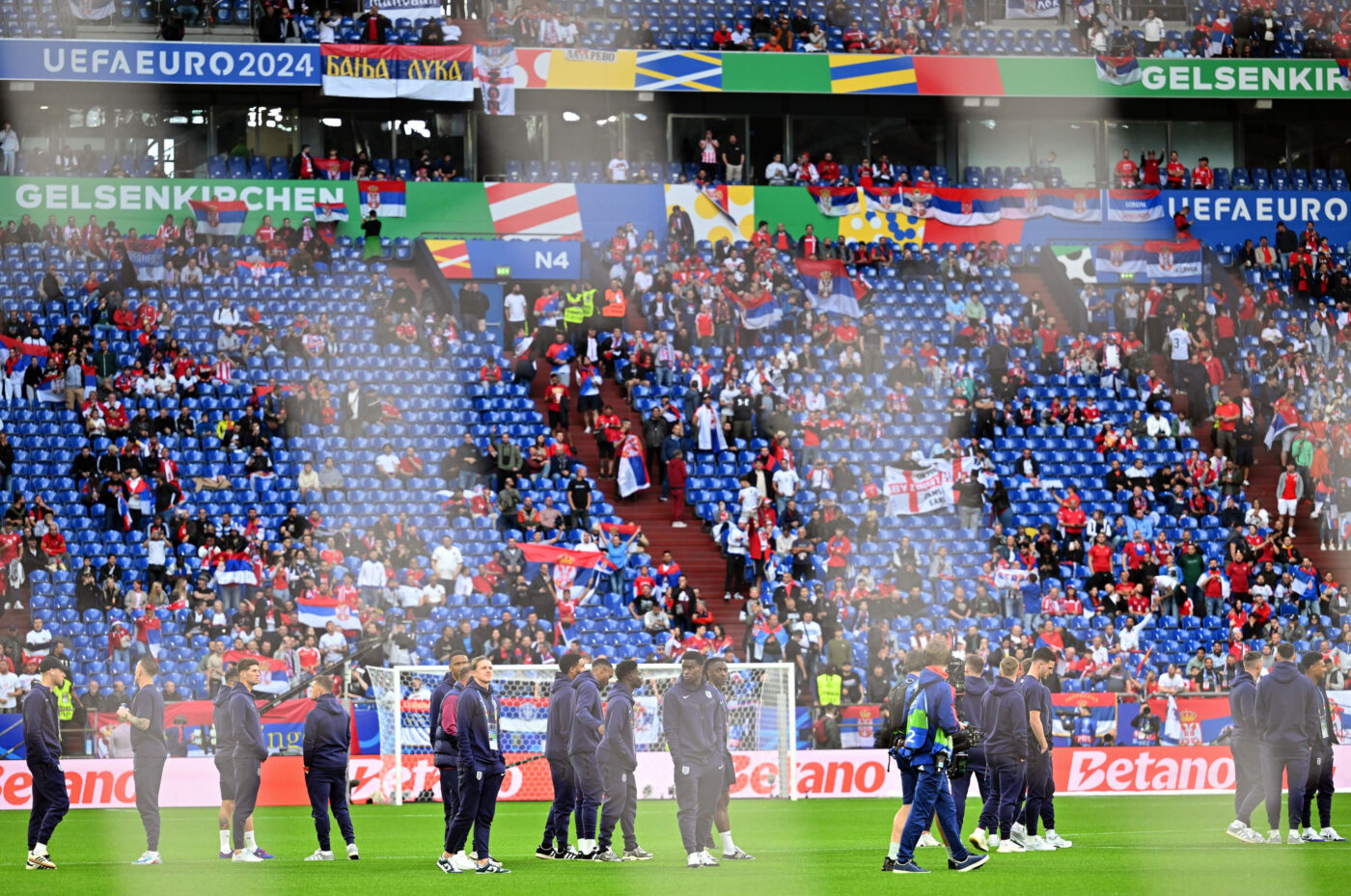 Dat afară de UEFA pentru gestul scandalos de la EURO, jurnalistul dezvăluie de ce s-a răzbunat așa! „Eu am traume de la război! Mi-au bombardat casa”