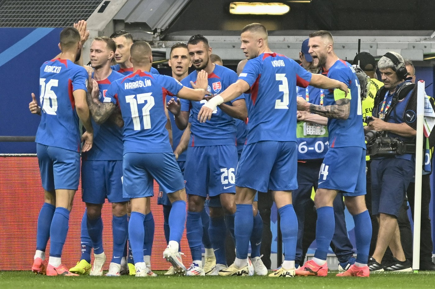 De aici vine marele pericol pentru naționala României în bătălia decisivă de la EURO! Cine poate fi marele coșmar al lui Edi Iordănescu: golgheterul Slovaciei este în cea mai bună formă a carierei, vrea să prindă transferul vieții și a intrat definitiv în istoria naționalei