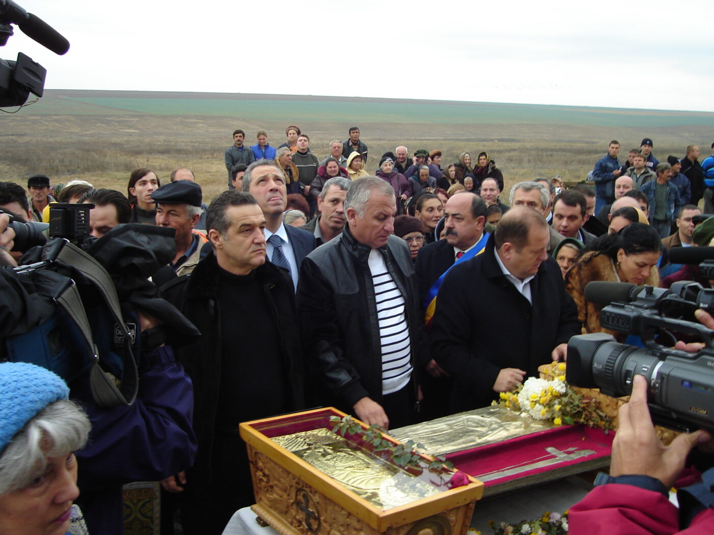 Decizia luată de Gigi Becali, după ce a văzut incendiul devastator de la mănăstirea Colilia, ctitorită chiar de patronul FCSB! Reacția miliardarului când a aflat ce au făcut măicuțele care au venit la Palat și la stadion pentru ajutorul său