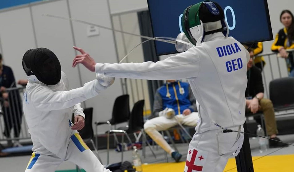Dezvăluiri din scrima românească! Mama unui sportiv rupe tăcerea după ce fiul său a fost umilit la Europene în 2023 fiind accidentat: „L-au făcut nesimțit și handicapat după ce a căzut pe planșă. La federație e o cloacă. La Izvorani se bea și se fumează”. EXCLUSIV