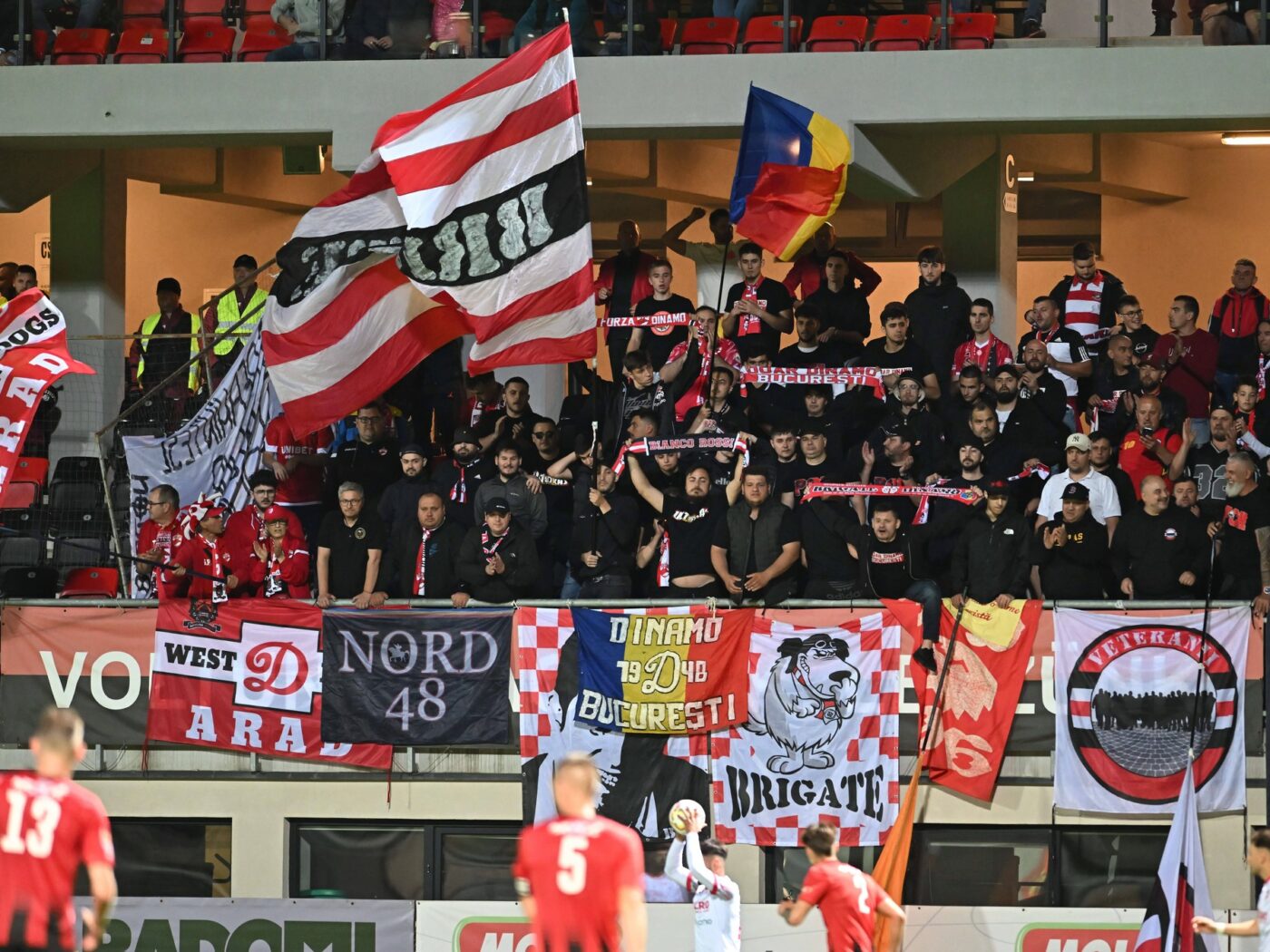 Dinamo București vrea să facă transferul cu care să se lupte la play-off, dar Dan Șucu l-a ofertat deja pe mijlocaș pentru Rapid!