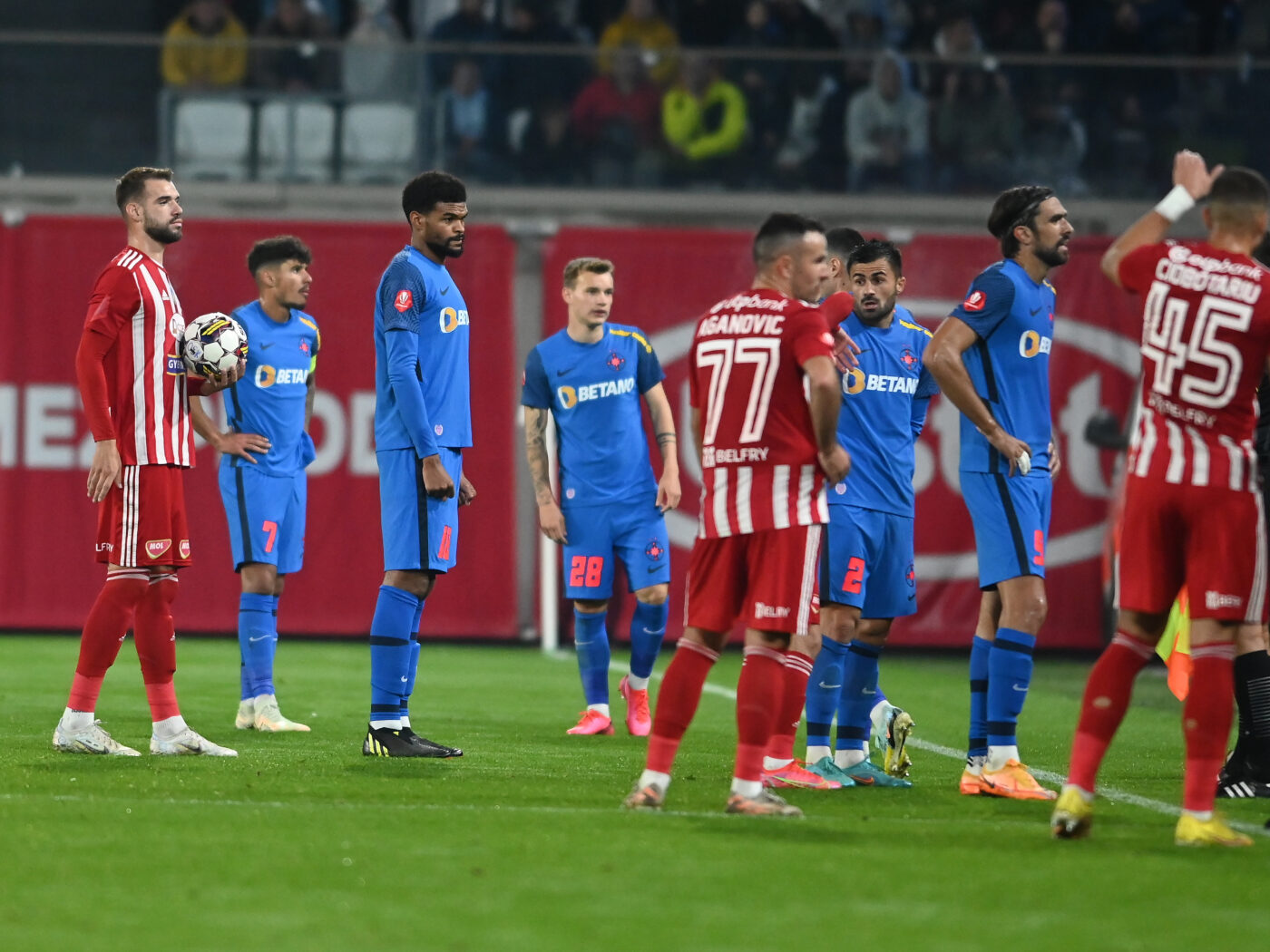 Dinamo a primit o propunere interesantă: să îl transfere imediat pe fostul atacant FCSB, dat afară de Gigi Becali la cererea lui Laurențiu Reghecampf