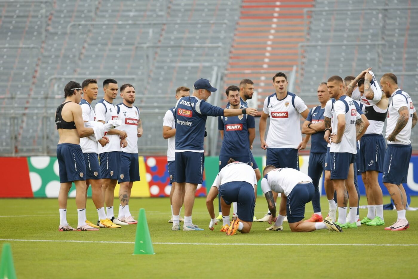 Englezii au luat cu asalt conferința naționalei României! Primele imagini cu tricolorii la antrenament, după victoria uriașă cu Ucraina de la EURO 2024. VIDEO