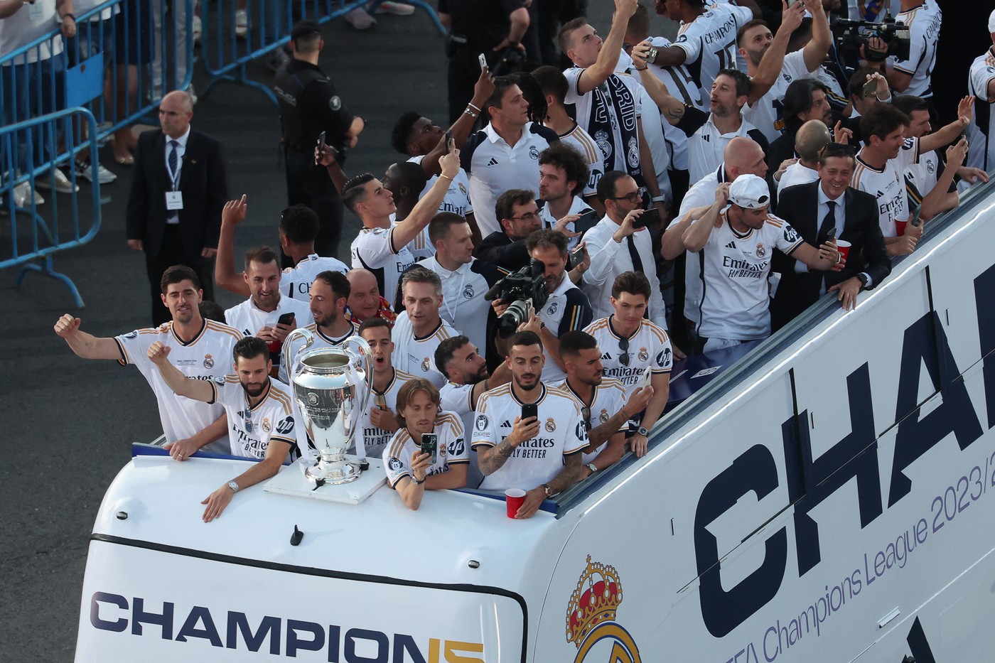 Florentino Perez e generos: ce sumă uriaşă dă fiecărui fotbalist de la Real Madrid pentru câştigarea celui de-al 15-lea trofeu al Ligii Campionilor!