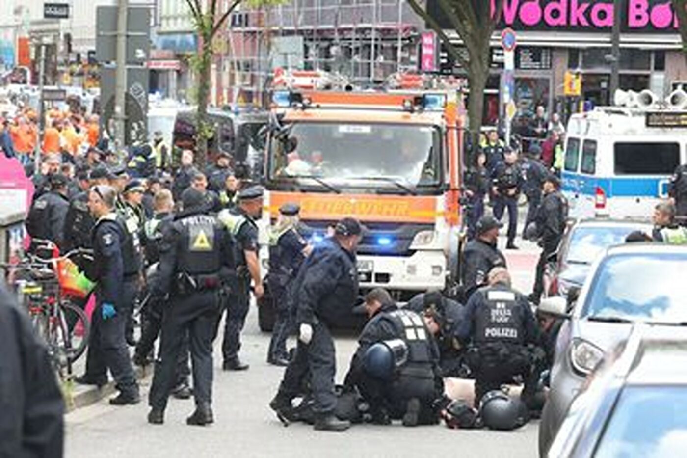 Haos la EURO 2024: polițiştii au ucis un bărbat care a atacat fanii cu un topor! Scene de groază înainte de Polonia – Olanda, la Hamburg!