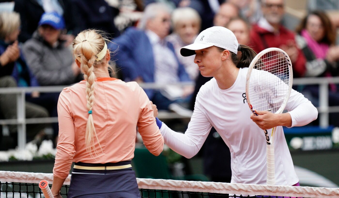 Iga Swiatek scrie istorie la ediția de Roland Garros la care Simona Halep a fost interzisă! Scorul ruşinii mondiale în meciul cu rusoaica Anastasia Potapova