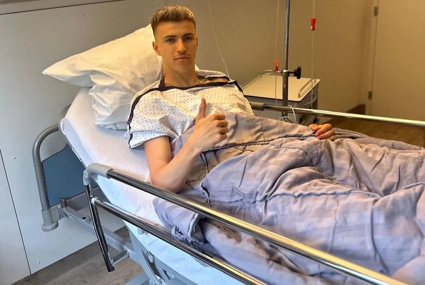 Imaginea care le-a înghețat fanilor FCSB sângele în vene: Tavi Popescu, pe patul de spital! Vestea e, totuși, bună: operația a reușit și fotbalistul va reveni mai puternic