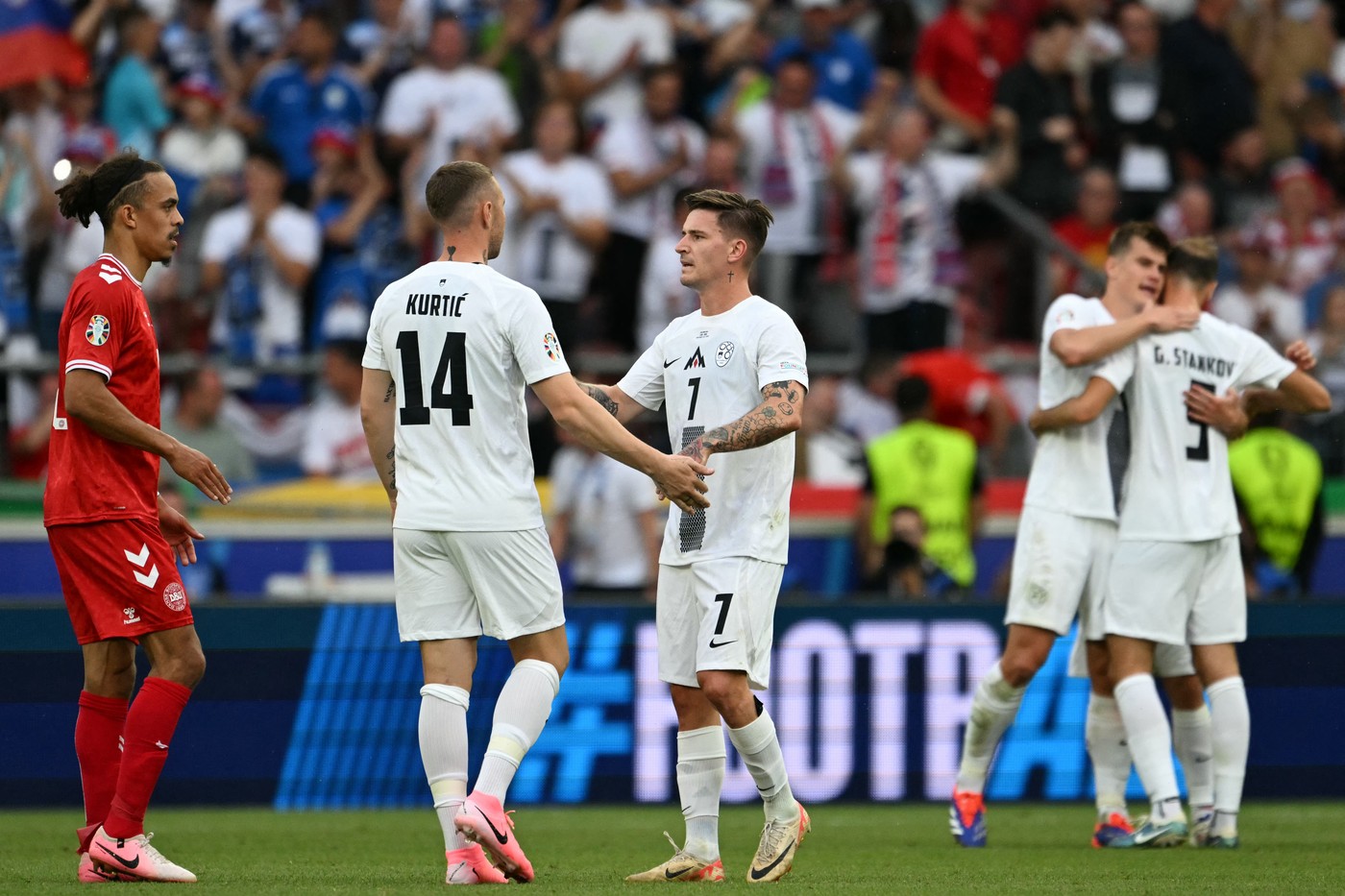 Incredibil! Fotbalistul numit „cea mai mare țeapă” pe care şi-a luat-o Mihai Rotaru la Universitatea Craiova a jucat la EURO 2024 şi țara lui a reuşit prima surpriză din Germania