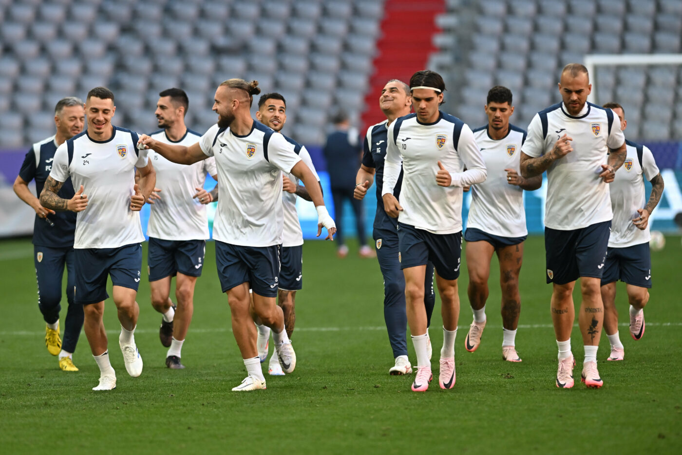 Internaționalul român care a jucat la EURO 2016 a numit fotbalistul care poate face diferența pentru România lui Edi Iordănescu în duelul decisiv cu Belgia de la turneul final din Germania: „Acest lucru îi convine”. VIDEO