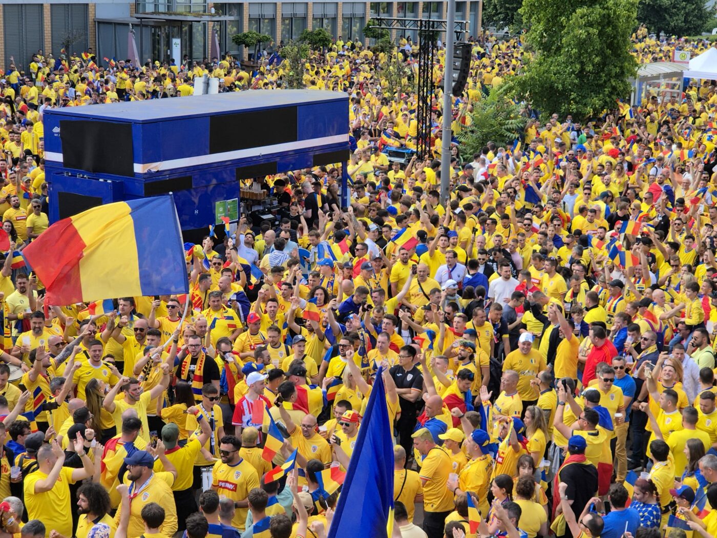 Liveblog România – Belgia la EURO. Imagini senzaționale cu zeci de mii de români la „invazia galbenă” din Köln!
