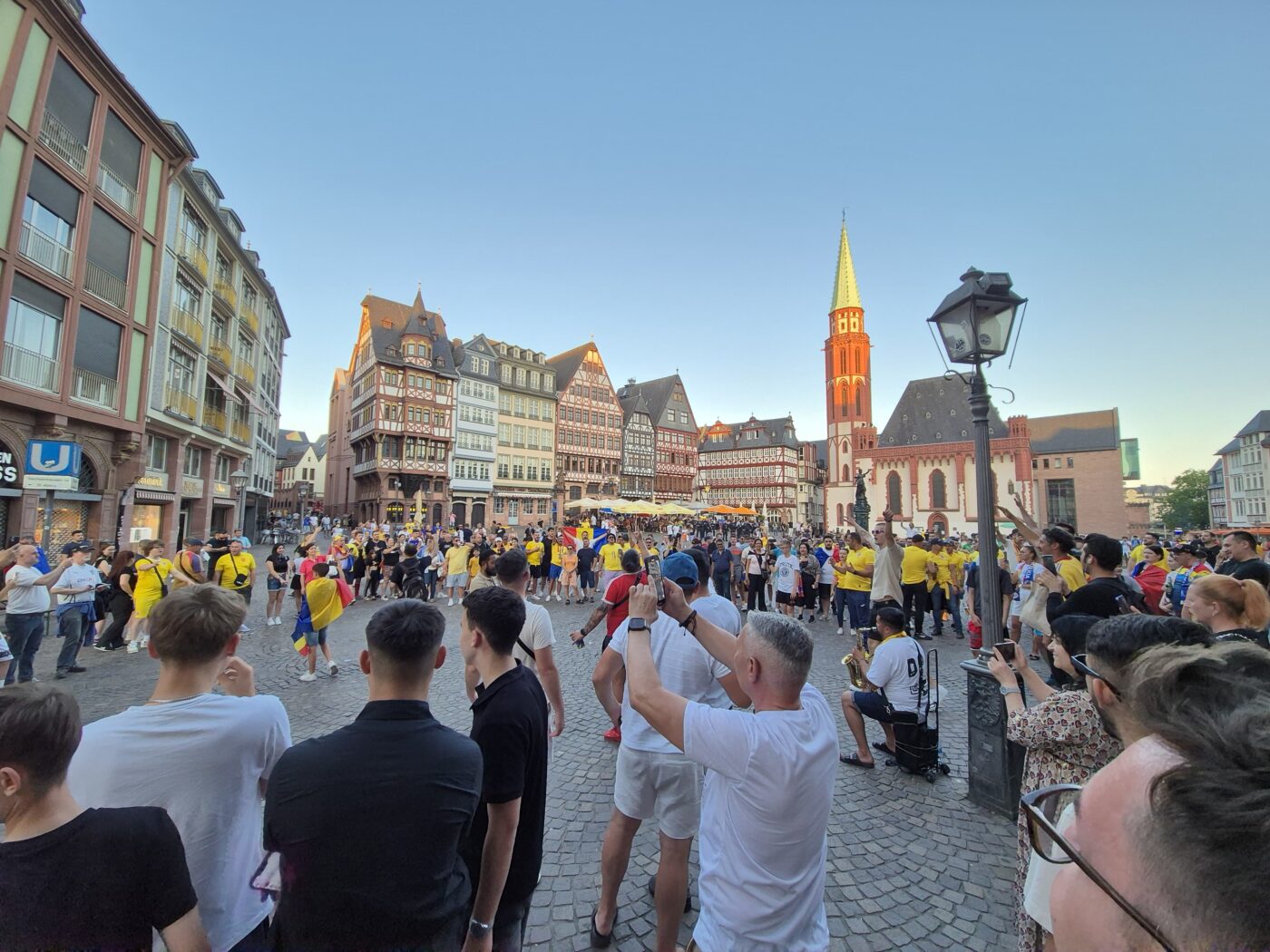 Liveblog România – Slovacia la EURO. Am câteva întrebari, te rog să îmi răspunzi, România! Dincolo de suflet, despre fotbal, bărbăție și Leo de la Roșiori. EXCLUSIV