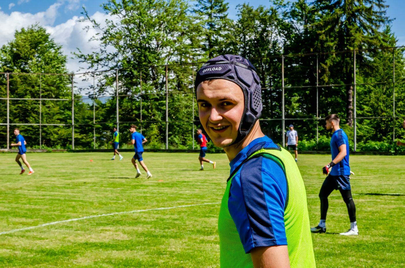 Luca Mihai, fotbalistul care se antrenează cu o cască de protecție după ce a fost băgat în spital de dinamovistul Homawoo, și-a decis viitorul! „Ne-am înțeles cu CFR Cluj”. EXCLUSIV
