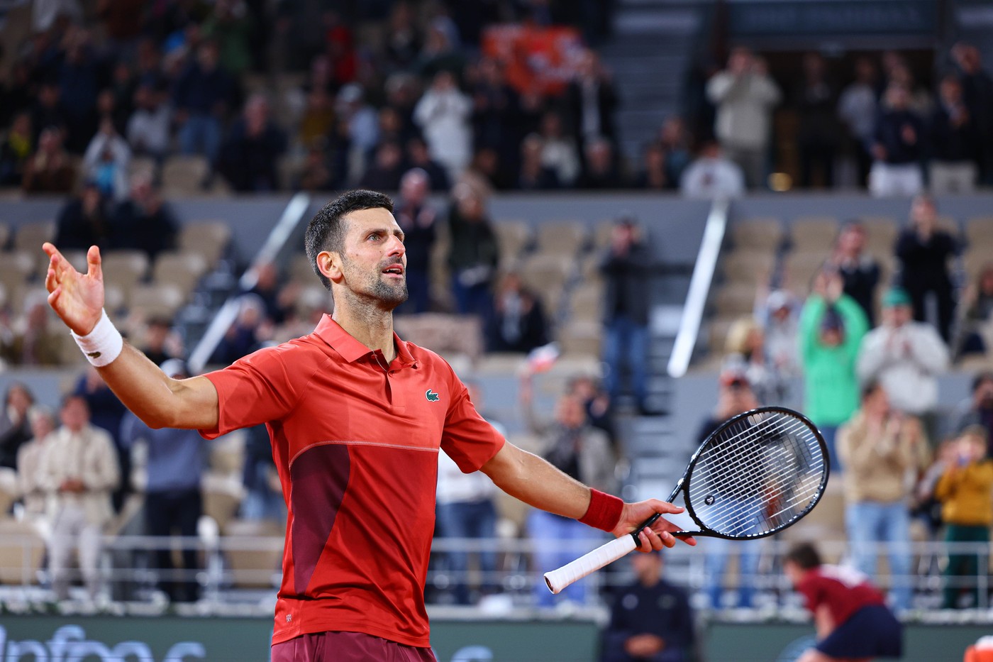 Novak Djokovic e din ce în ce mai vulnerabil: s-a calificat după un meci de 4 ore şi 32 de minute în optimile de finală Roland Garros