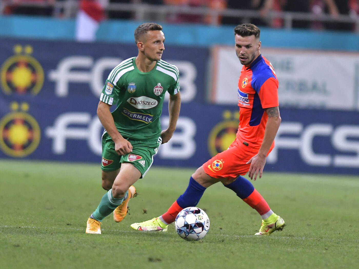 Omul care l-a format pe Marius Ștefănescu, negocieri dure cu Gigi Becali după ce a lansat 73 de fotbaliști în Superliga și alți 16 de națională. „E viclean, hoț și are viziune. L-am luat de la Caracal la 13 ani, avea 1.42 metri. În doi ani atinge apogeul la FCSB”. EXCLUSIV