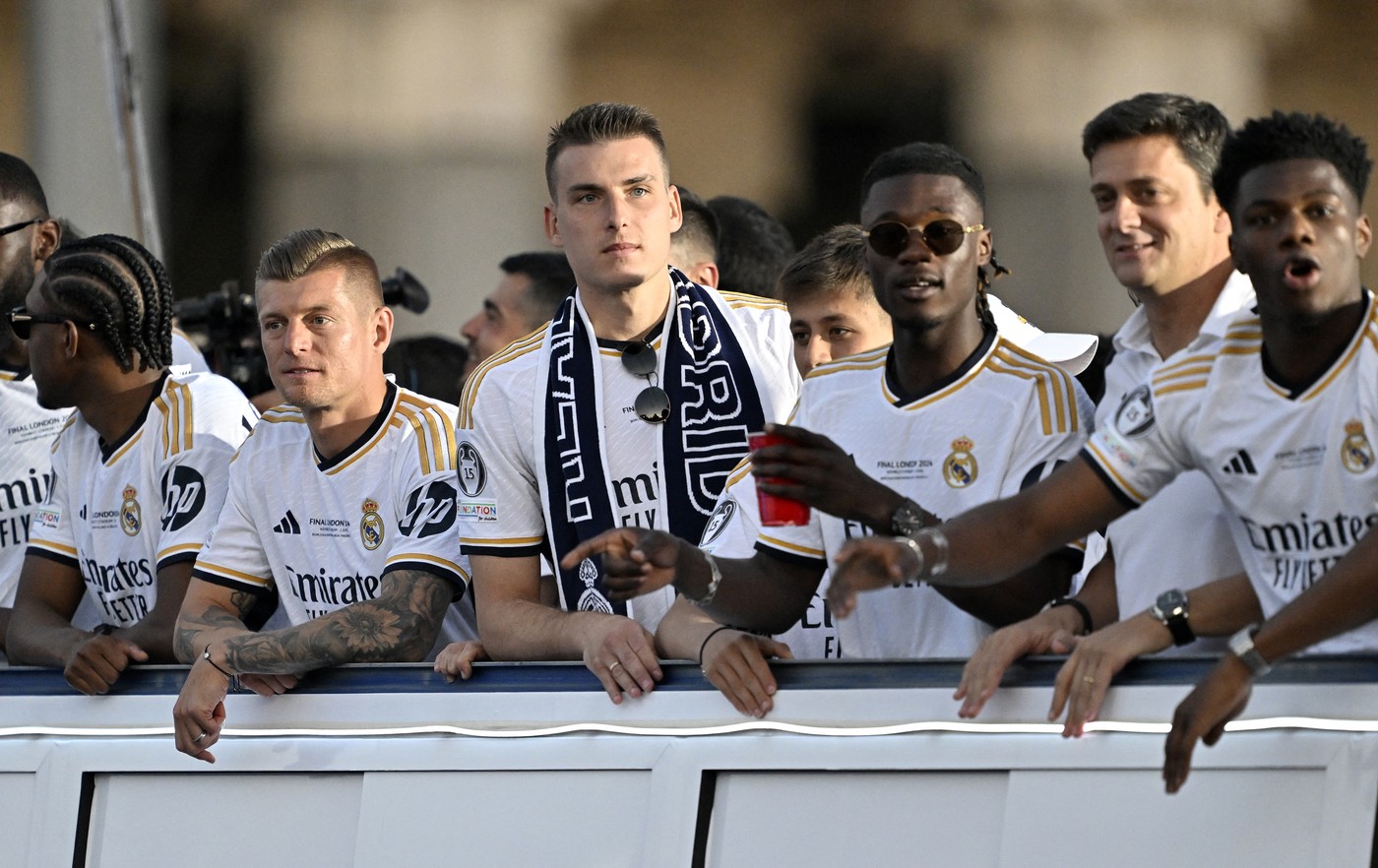 Primul fotbalist care pleacă de la Real Madrid, după ce a luat UEFA Champions League, dar și-a dat seama că niciodată nu va putea fi numărul 1 la echipa blanco! Transferul său costă 30.000.000 de euro
