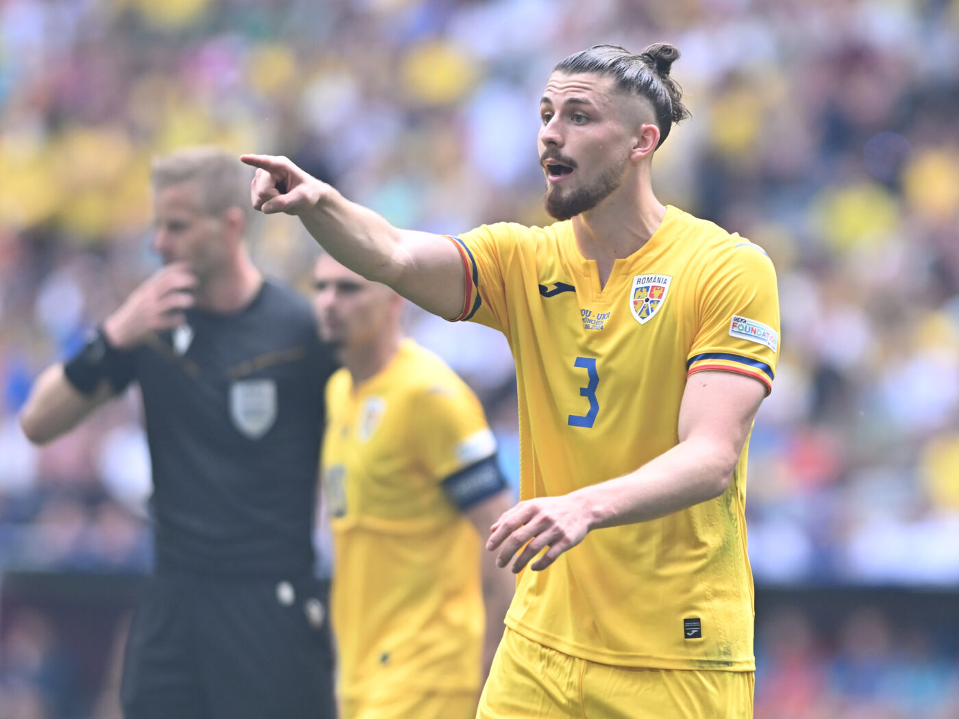 Radu Drăgușin are o șansă unică la EURO 2024, chiar când zvonurile despre un transfer se intensifică! Managerul Ange Postecoglou va fi cu ochii pe el tot meciul România – Belgia, pe care îl va comenta la TV