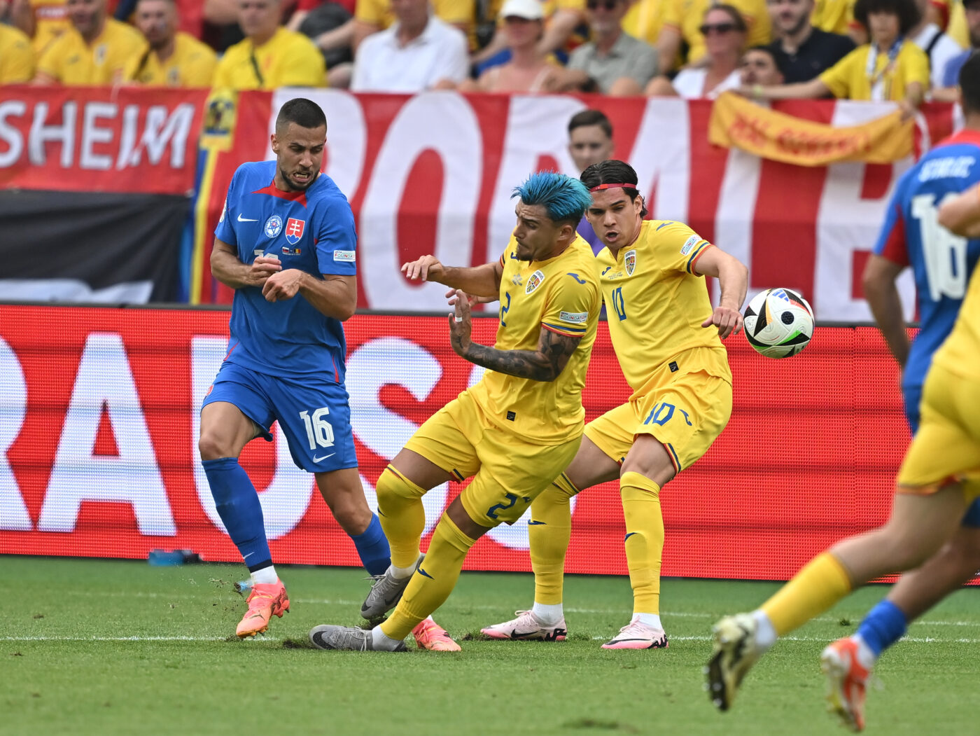 Rațiu și Hagi, note imense după prima repriză din România – Slovacia! Cât a luat cel mai slab tricolor de pe teren