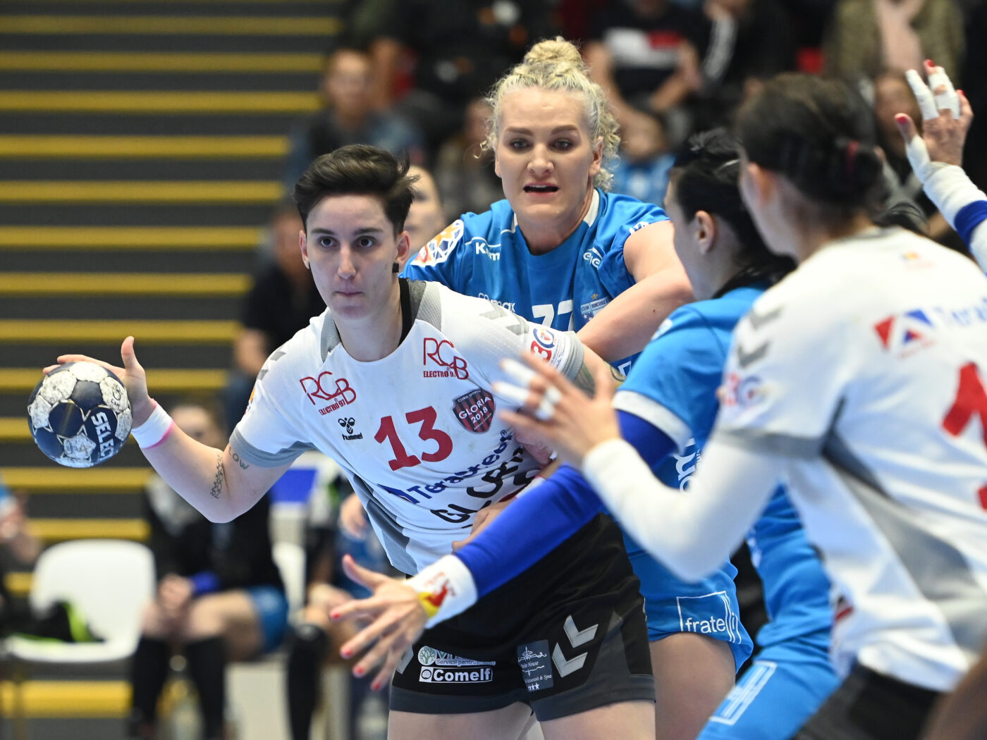 România, forță în handbalul feminin! Trei echipe în grupele Champions League, inclusiv Gloria Bistrița. Ce spune Florentin Pera. EXCLUSIV