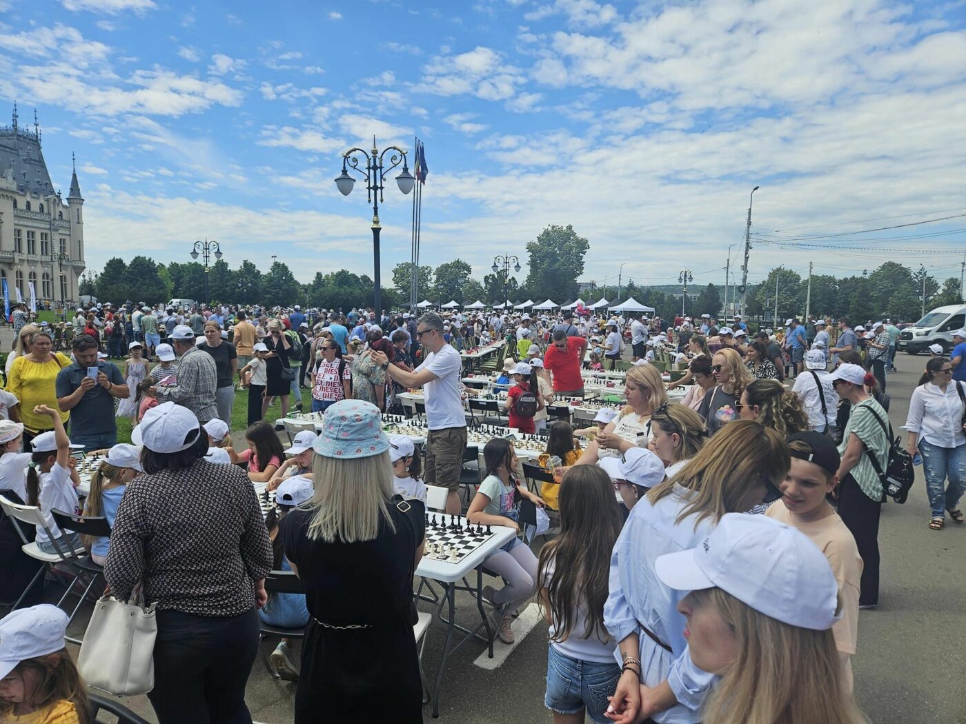 Regal șahistic la Iași! Peste 2.000 de copii veniți din toată țara au jucat șah la cel mai mare concurs din Europa
