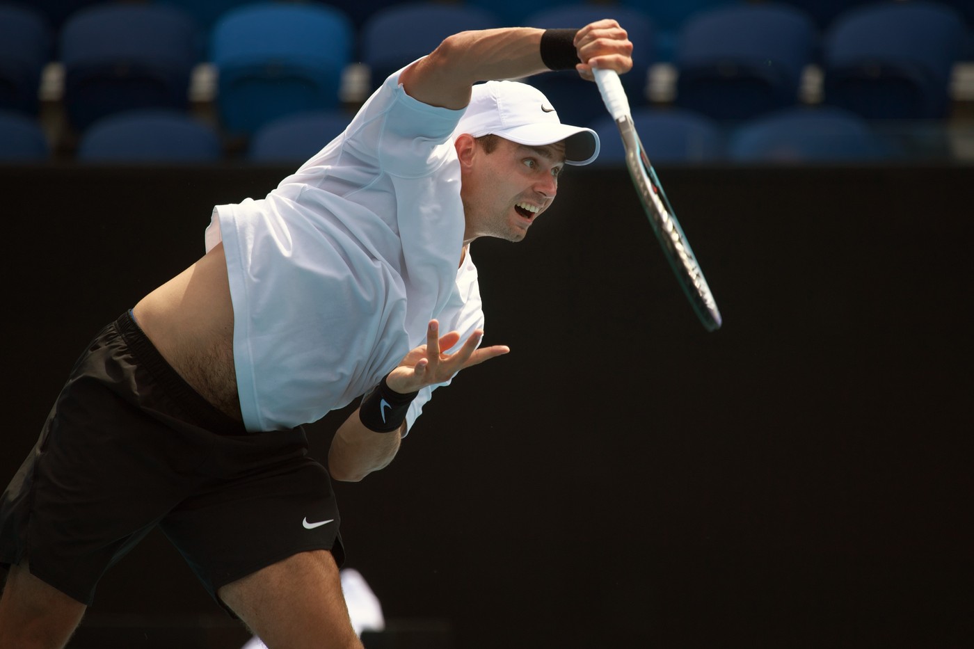 Scene șocante și fără precedent: fostul număr 17 ATP a început să se certe, în plin meci, cu iubita lui faimoasă, dintr-un motiv incredibil! După ce femeia și-a luat geanta și a plecat din tribună, jucătorul a luat o decizie care i-a lăsat cu gura căscată pe spectatori