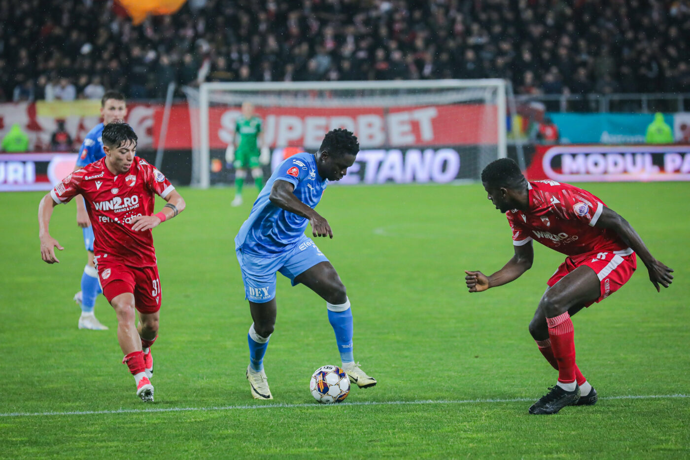 Transferuri blocate pentru un club din Superliga care vrea să intre în play-off! De ce nu se pot înregistra achizițiile de până acum